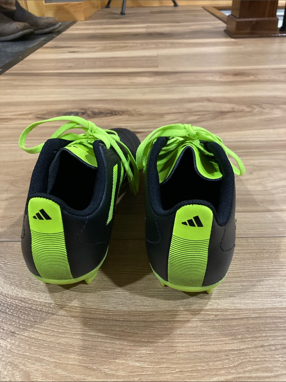 Brand new Adidas Boys Cleats size 4 1/2 - Picture 4 of 6